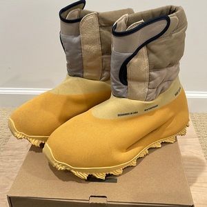 Used Knit Runner boot size 12